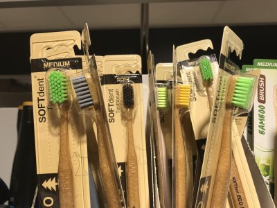 https://bizarobal.zerowasters.cz/nominovane-obaly/zubni-kartacek-softdent-eco-friendly/