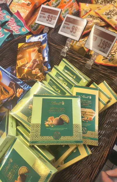 Pralinky  a bílá čokoláda Dubai Style Lindt