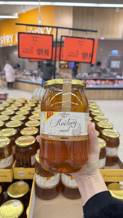 Květový med Medas 1200 g za akčních 109,90 Kč.