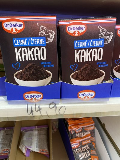 Černé kakao v produktovém obalu