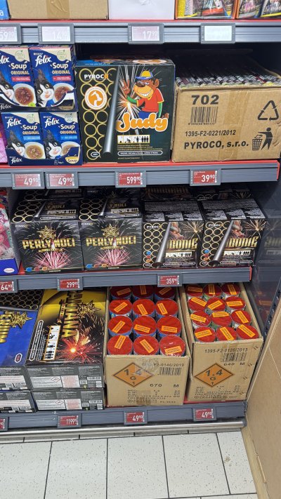 V obchodech už se objevuje silvestrovská pyrotechnika