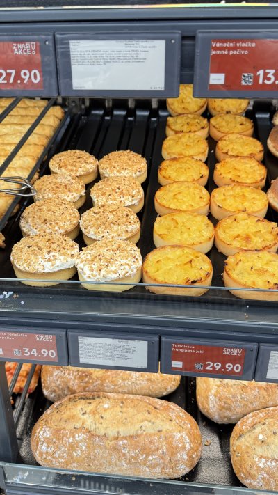 Brazilská a jablečná tartaletka v sekci pečiva