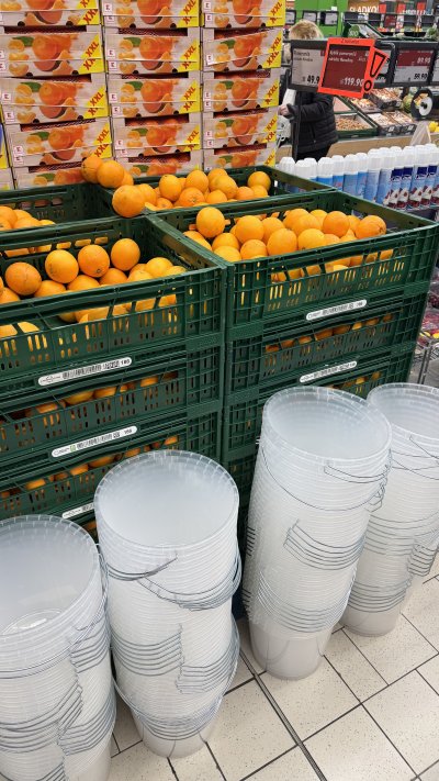 Kbelík plný pomerančů (cca 6,5 kg) za 119,90 Kč