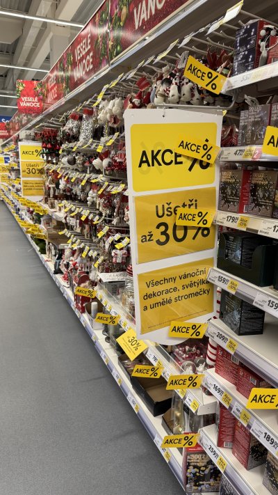 Sleva 30 % na všechny vánoční dekorace, světýlka a stromečky