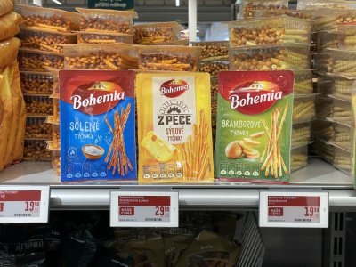 Slané tyčinky v supermarketu