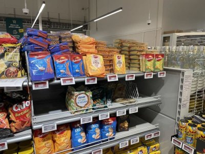 Slané tyčinky v supermarketu