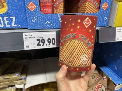 Slané tyčinky v rukou