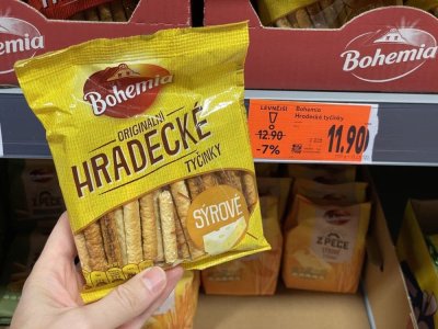 Slané tyčinky v rukou