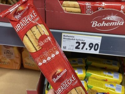 Slané tyčinky v rukou