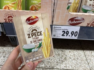 Slané tyčinky v rukou