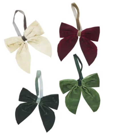 Čtyři dekorativní sametové mašle