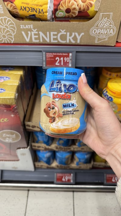 Virální mléčná pomazánka Lino Lada 350 g, která připomíná chutí náplň z Kinder Buena, stojí v akci 49,90 Kč