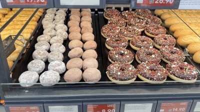 Minikoblížky a vánoční donut s krémovou náplní – stojí 8,90 Kč a 14,90 Kč