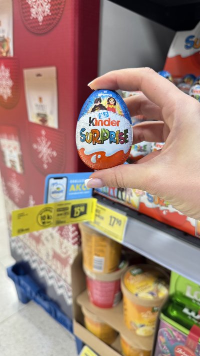 Kinder Surprise přihoďte také do košíku, stojí 15,90 Kč