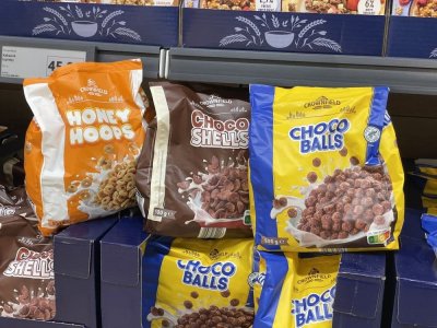 Snídaňové cereálie v supermarketu