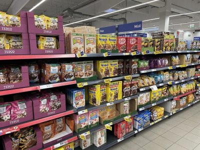 Snídaňové cereálie v supermarketu