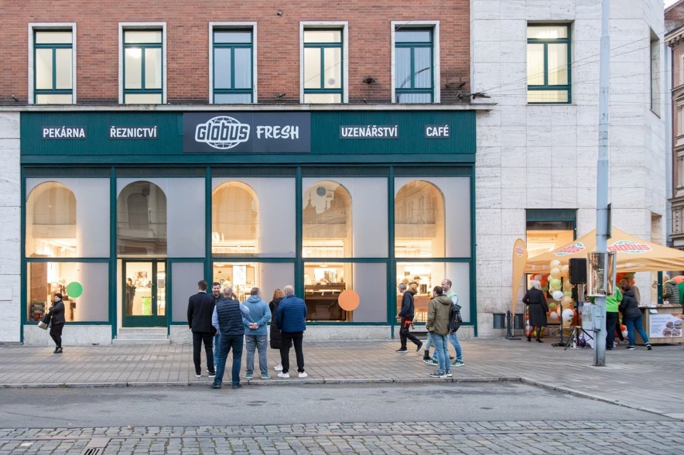 Exteriér prodejny Globus Fresh