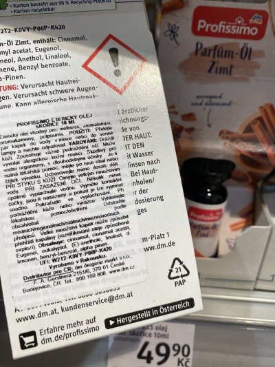 Etiketa na obalu vonného oleje