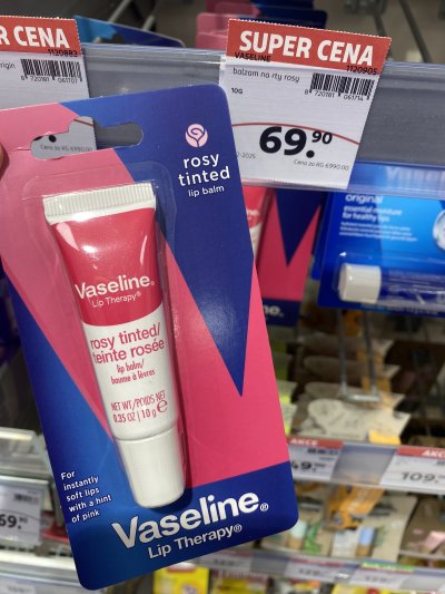 Balzám na rty v obchodě
