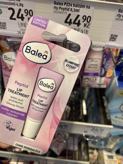 Balzám na rty v obchodě