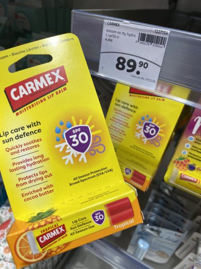 Balzám na rty v obchodě