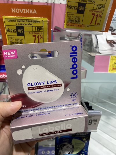 Balzám na rty v obchodě