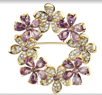 Zlatá kulatá brož s květy z bílých a růžových kamínků