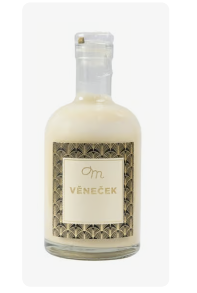 Vaječný likér v produktové lahvi