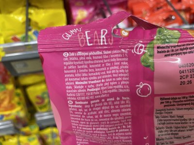 Etiketa na obalu želatinových bonbonů