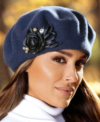 Žena v modrém baretu