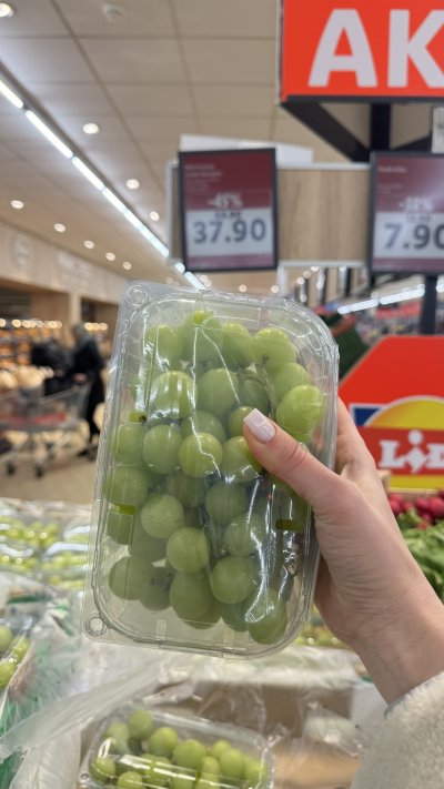 Bílé bezsemenné hrozny za 37,90 Kč