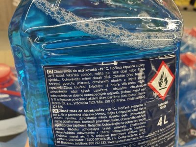 Etiketa na obalu zimní směsi do ostřikovačů