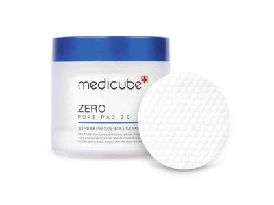 Tonizační napuštěné pleťové tampony v produktovém obalu