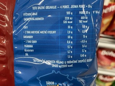 Etiketa na obalu brambůrků