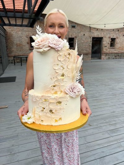 Ivka Fitbake s jejím dortem