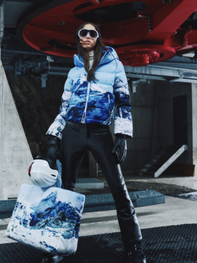 Modelka v lyžařském oblečení