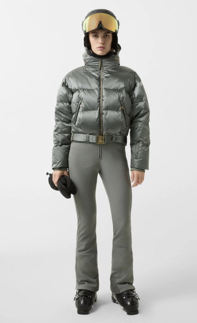 Modelka v lyžařském oblečení