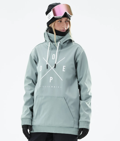 Žena v lyžařské bundě