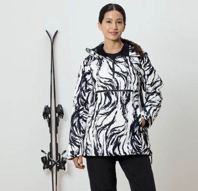 Žena v lyžařské bundě