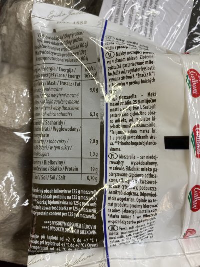 Etiketa na obalu mozzarelly