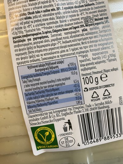 Etiketa na obalu plátkového sýra