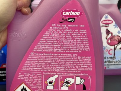 Etiketa na obalu zimní směsi do ostřikovačů