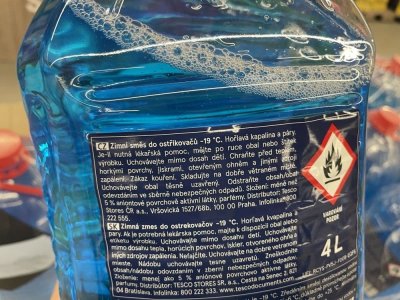 Etiketa na obalu zimní směsi do ostřikovačů