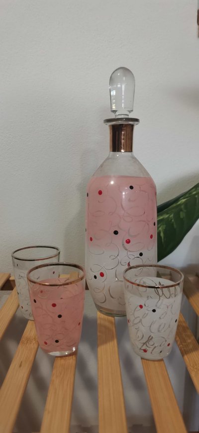 Karafa na alkohol a panáky