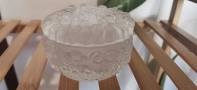 Broušená cukřenka