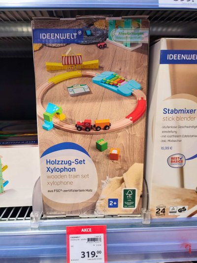 Dřevěná hračka v Rossmannu
