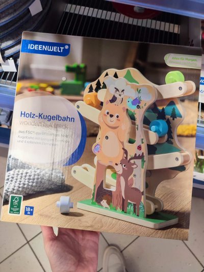 Dřevěná hračka v Rossmannu