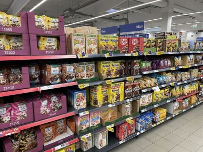 Snídaňové cereálie v supermarketu