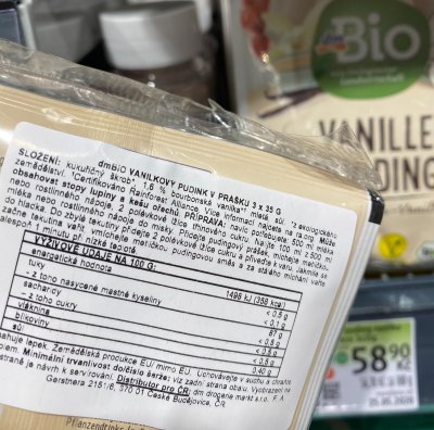 Etiketa na obalu práškového pudinku