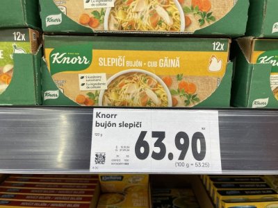 Kuřecí a slepičí bujóny v obchodě